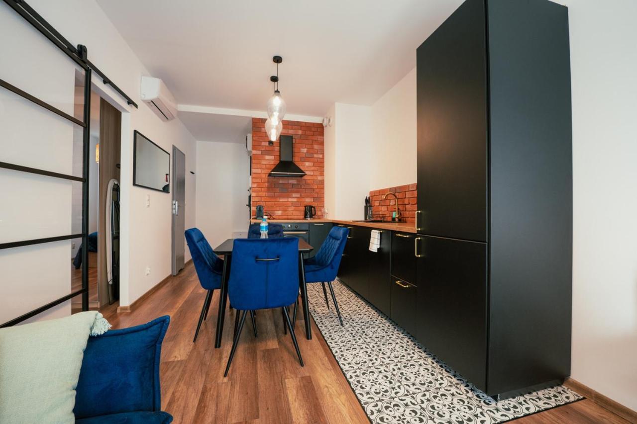 Aboutartapartments - By The River Apartament *