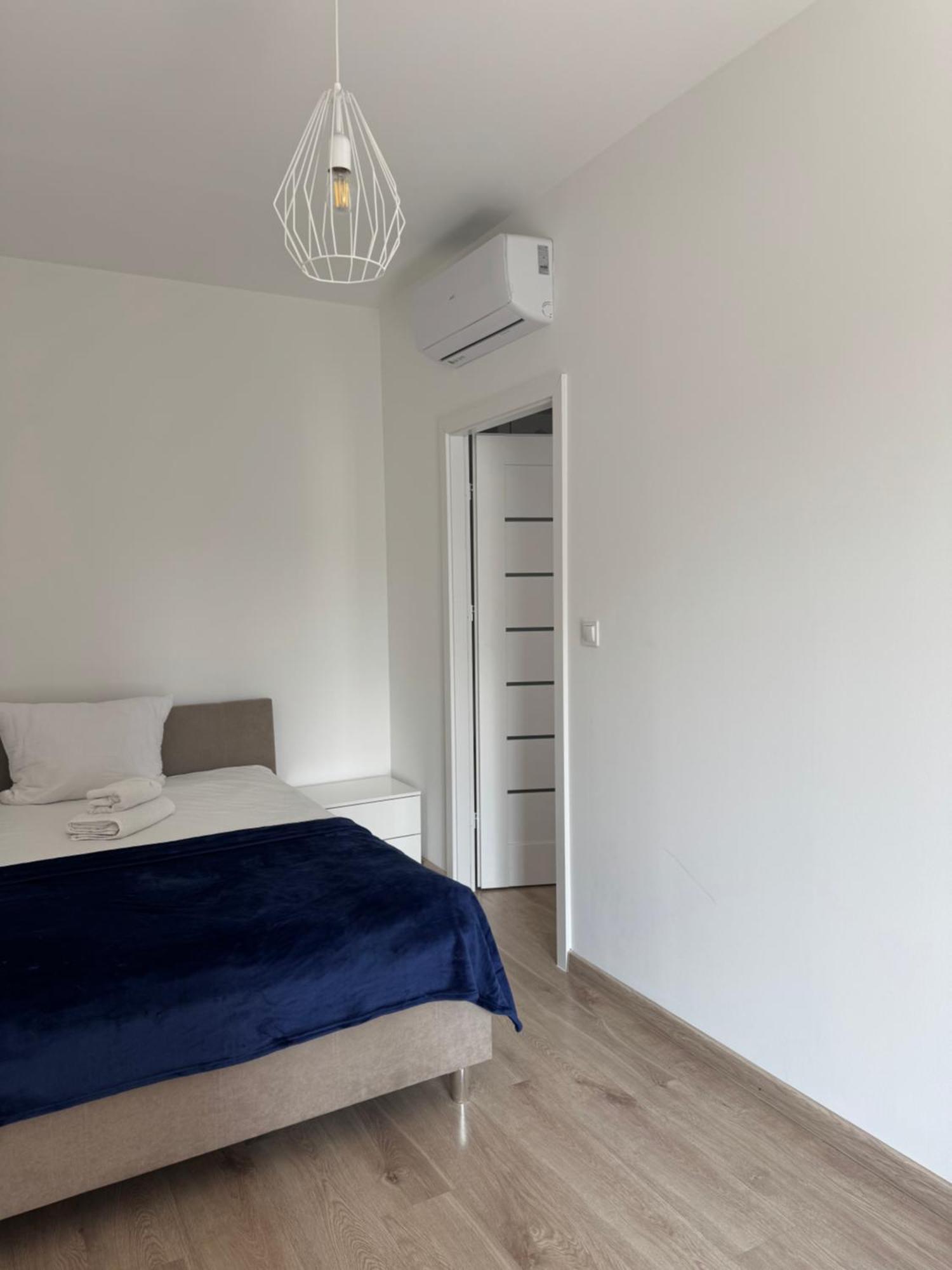 Aboutartapartments - By The River Apartament *