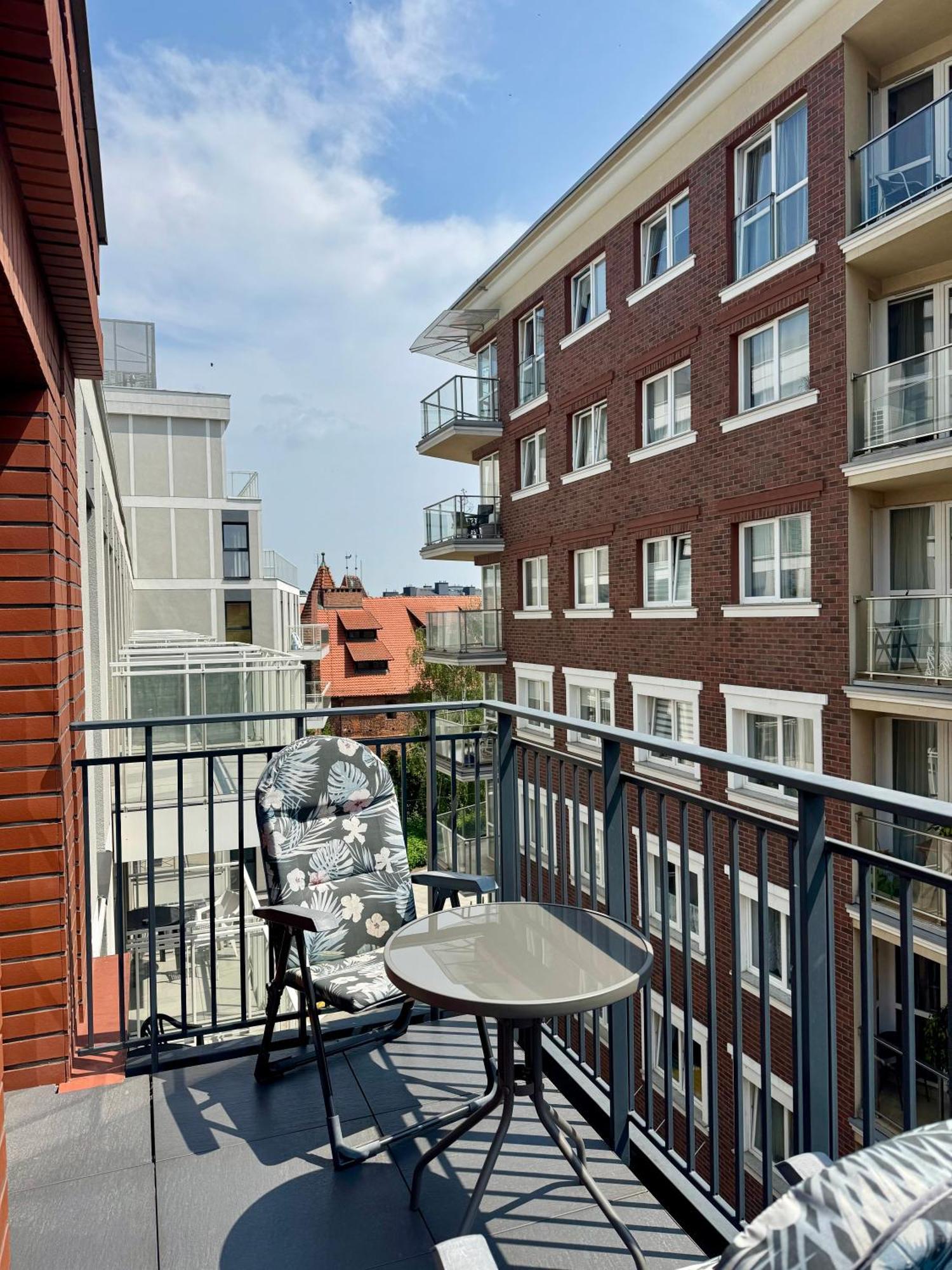 Aboutartapartments - By The River Apartament *